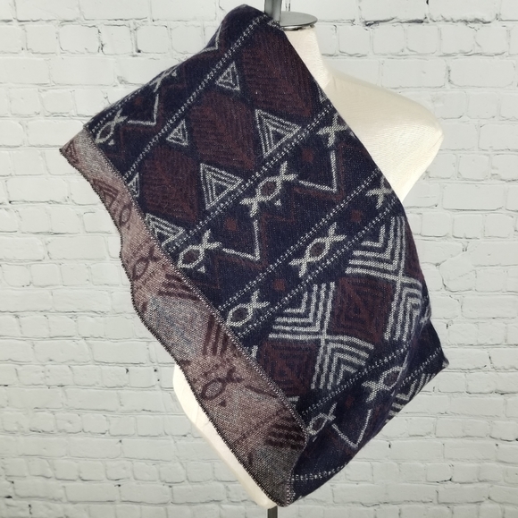 Geometric pattern infinity scarf - Picture 3 of 5